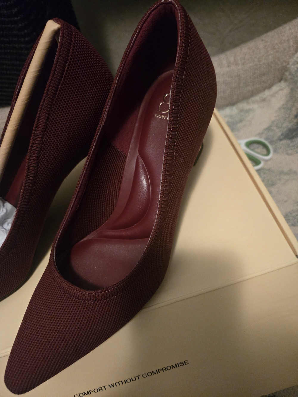 Cosy Island New In BOX Women's Pointed Toe Heels in Deep Wine